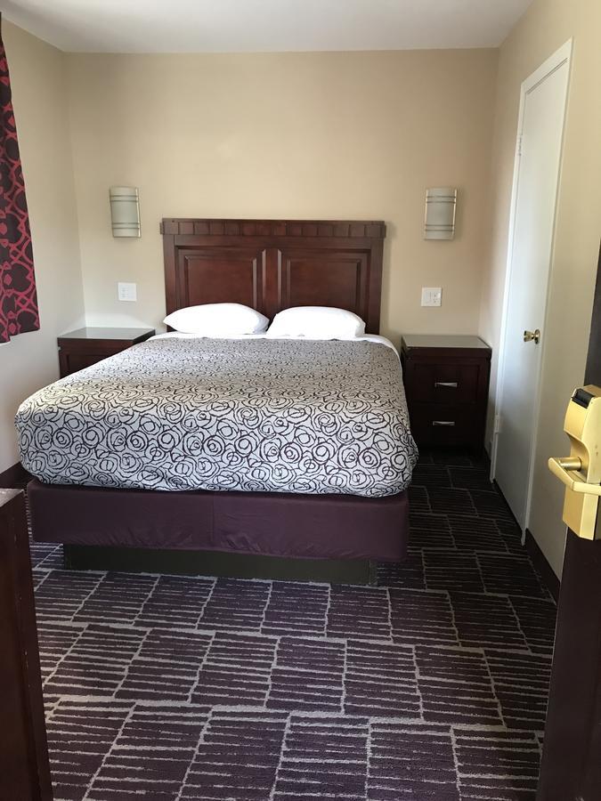 פורטלנד Economy Inn מראה חיצוני תמונה